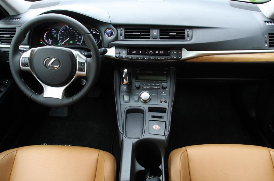  Lexus CT200h 2010 года  (фото 149 из 266)